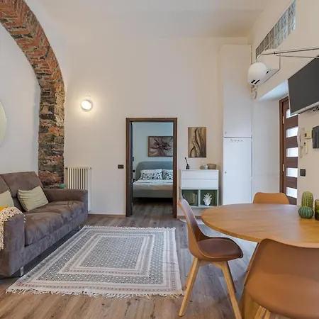 Guesthost - Elegant & Charming In Cernobbio!