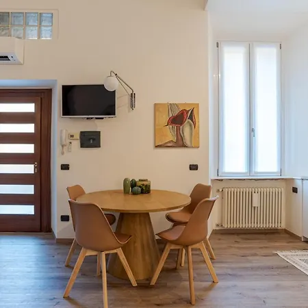 Guesthost - Elegant & Charming In Cernobbio!