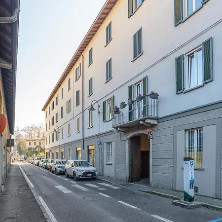 Guesthost - Elegant & Charming In Cernobbio! Apartman