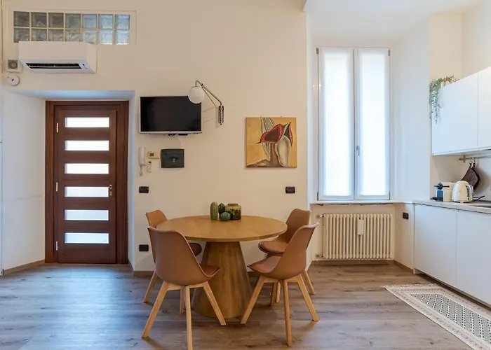 Guesthost - Elegant & Charming In Cernobbio!